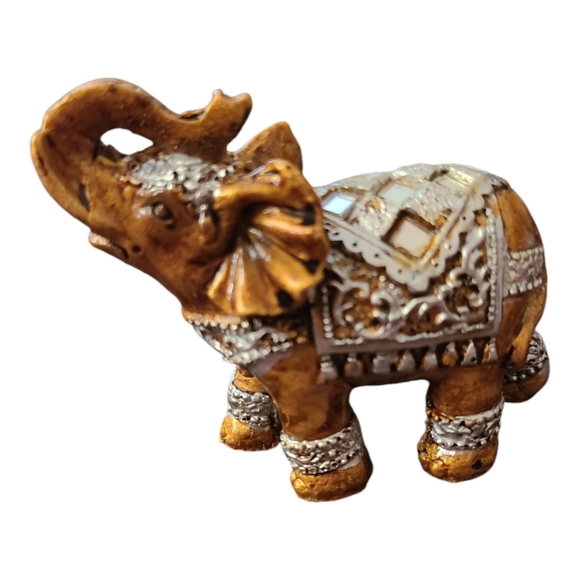 Small Indian Elephant Golden Resin Feng Shui Lucky Boho Figurine 2.5" Marked #4 - Picture 5 of 11
